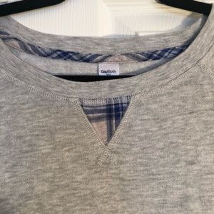 GAP Body gray crew neck